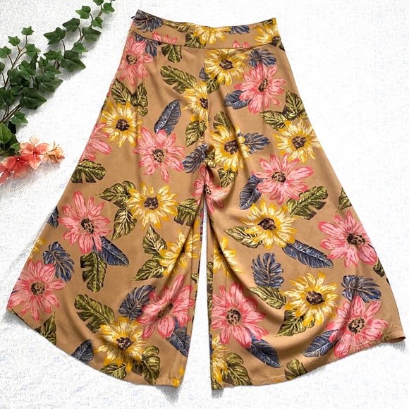 Billabong Pants - Billabong wide leg cropped floral sunflower summer pant, size 28